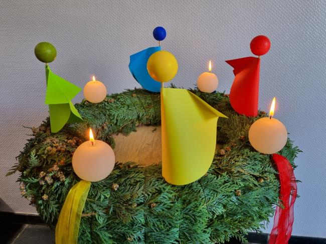 krans met pelgrims van hoop