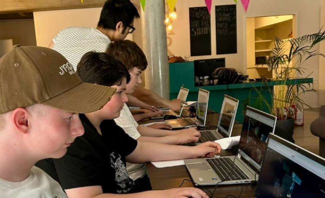 jongeren leren digitaal werken